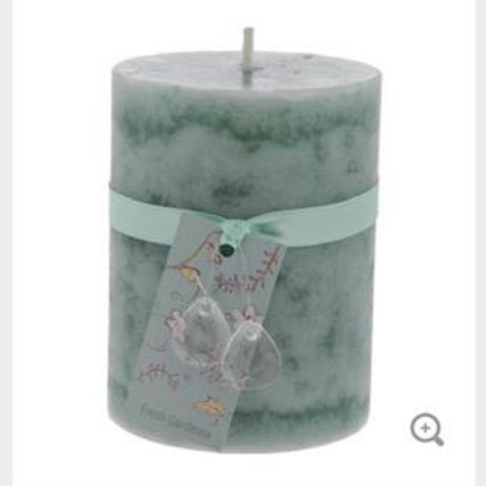 Candle.  Fresh Gardenia Scent. NWT